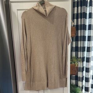 LOFT Men's Turtleneck Sweater in Tan